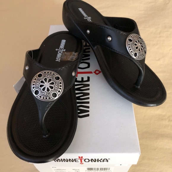 minnetonka black sandals